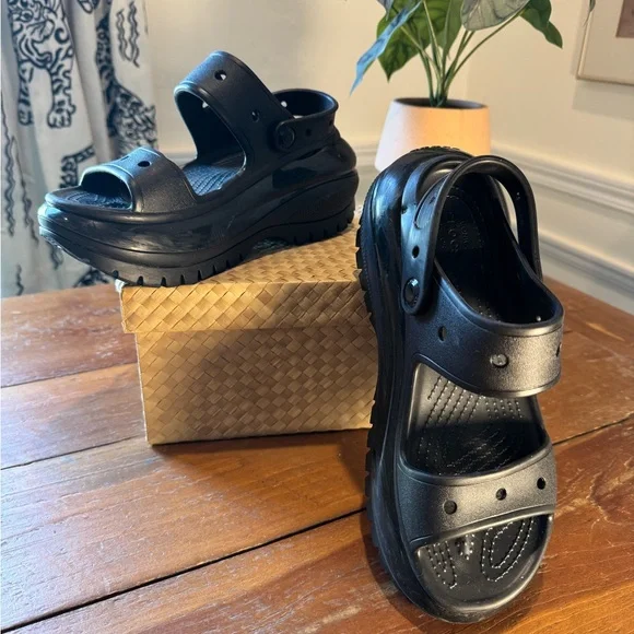 Mega Crush Black Sandal - Picture 6 of 7